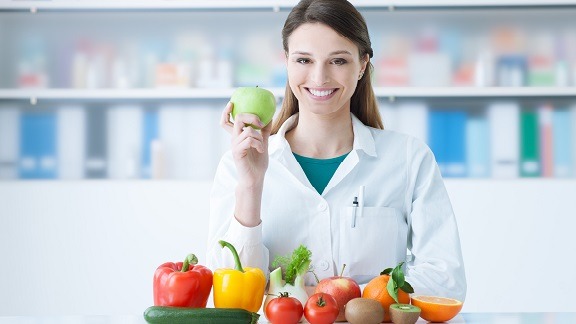 Comment devenir nutritionniste: chemin d'étude et processus professionnel