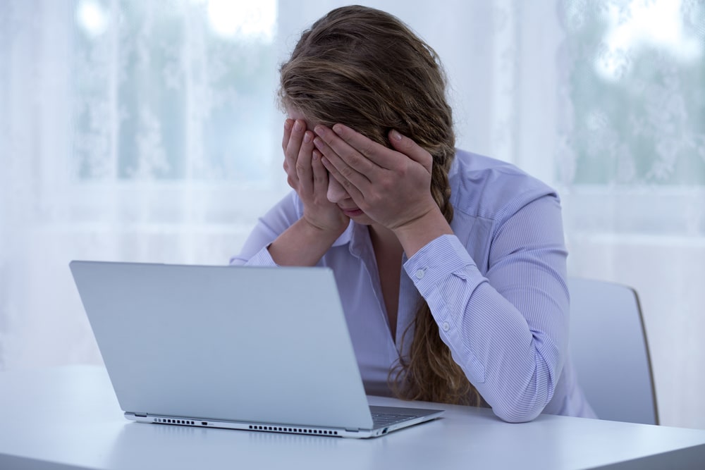 fille de cyberintimidation