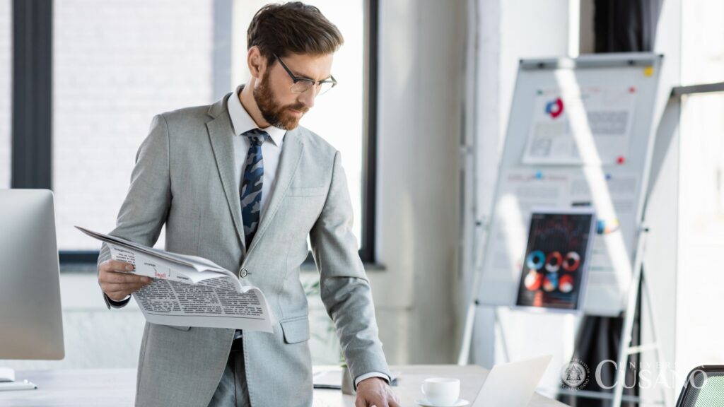 Employé du bureau de presse: qui il est, ce qu'il fait et comment le devenir