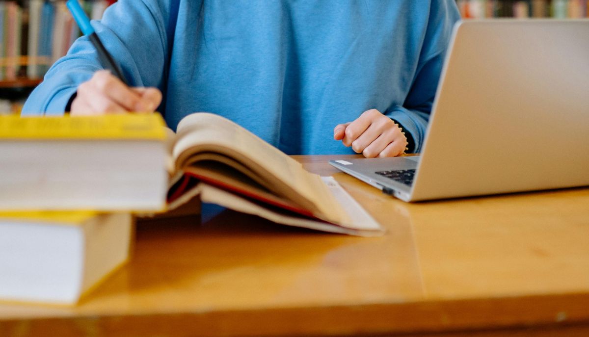 Près de 2 millions d'euros se sont remis des bourses universitaires irrégulières