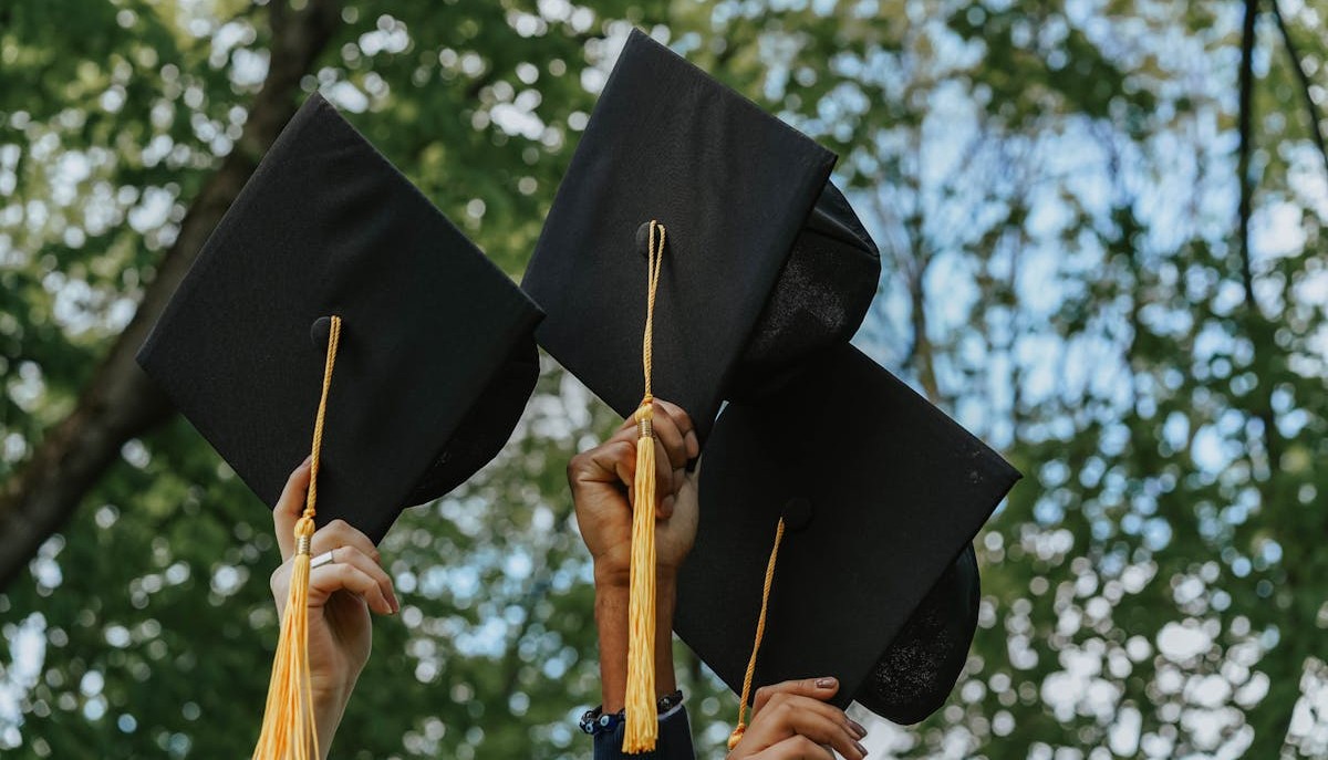 Dédicaces émouvantes sur les mémoires de fin d'études