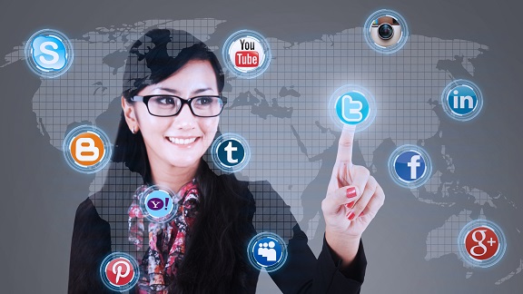 Comment travailler sur les réseaux sociaux : études et possibilités