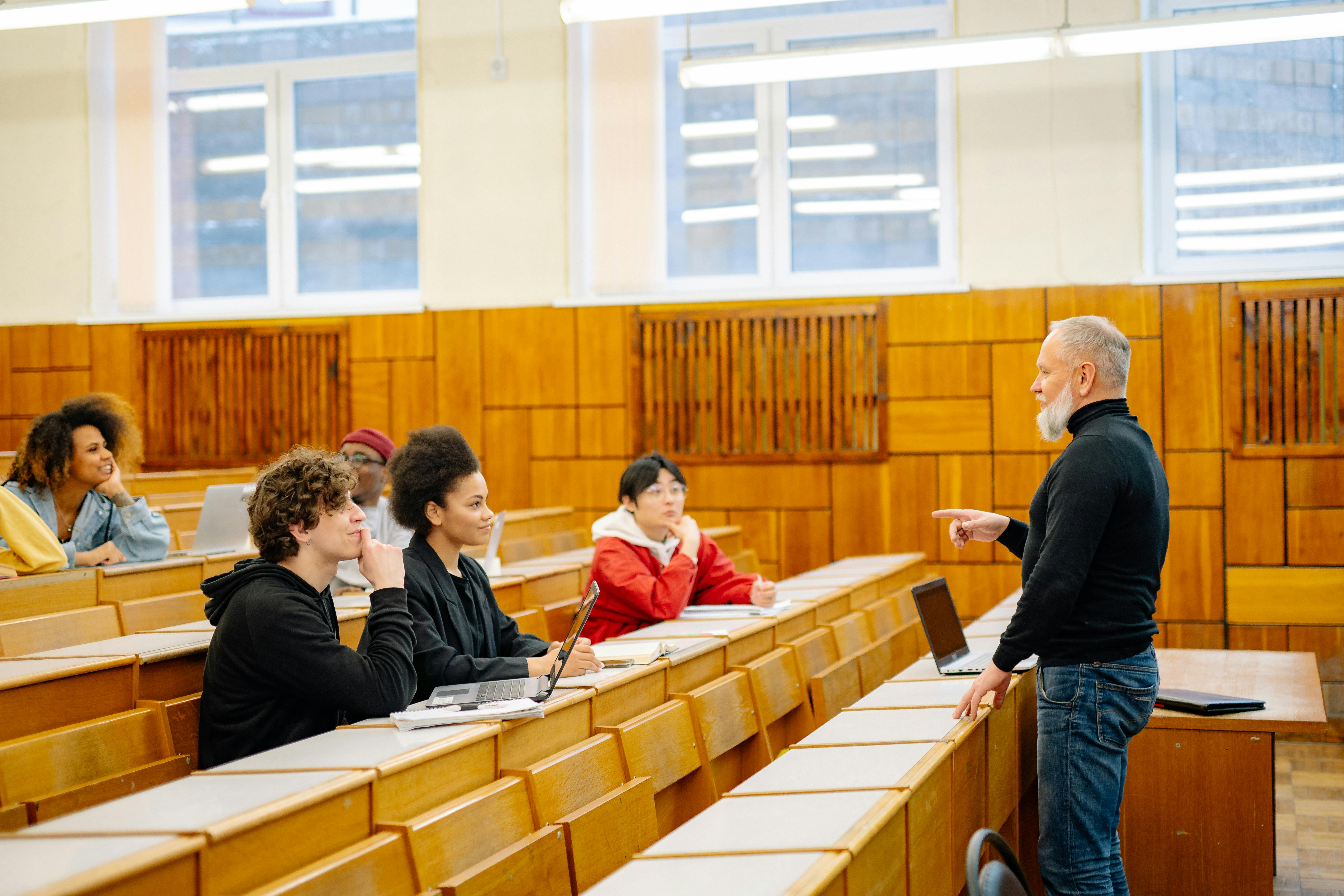 les humiliations les plus absurdes subies par les étudiants lors des examens