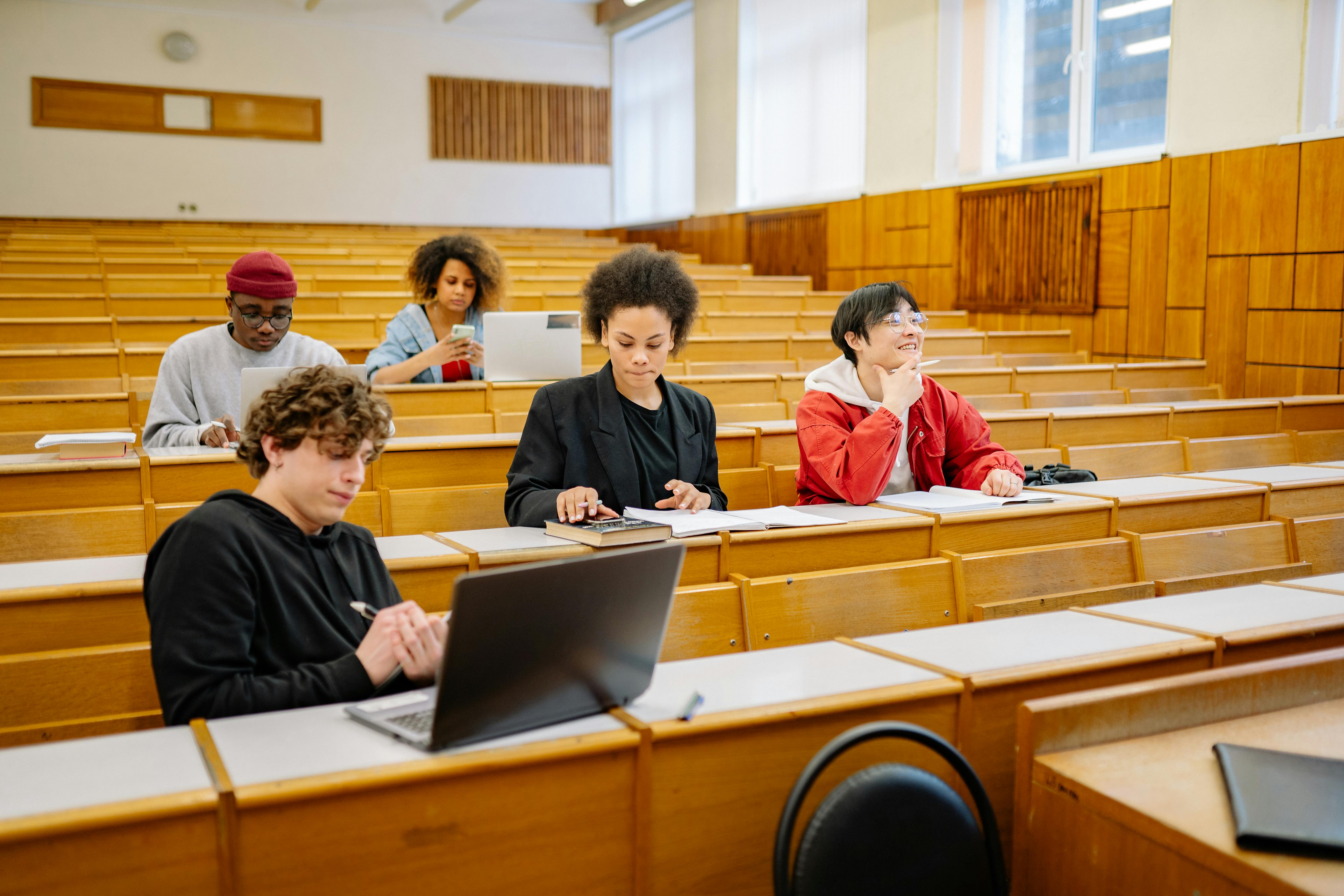 Les diplômes les plus sous-estimés qui donnent du travail (selon les étudiants)