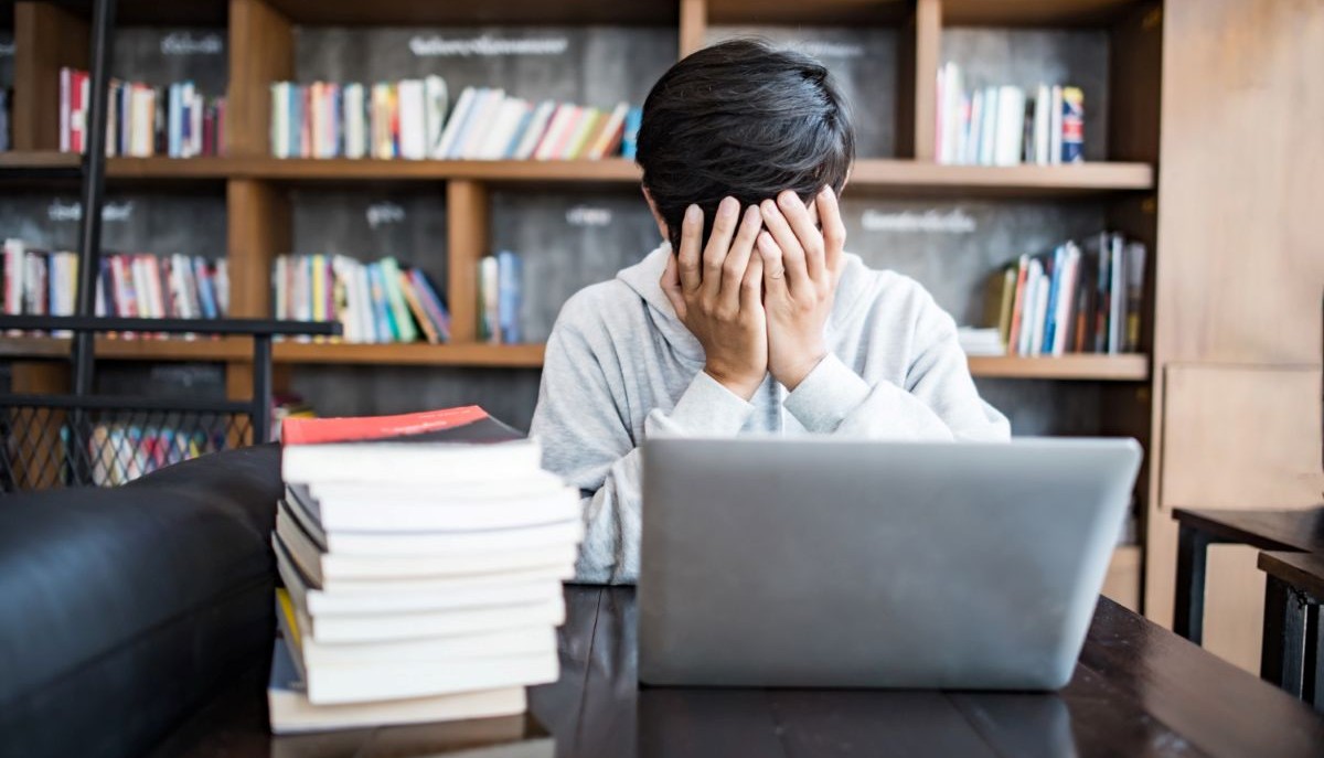 à l'intérieur se trouvait la thèse de diplôme