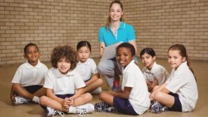 Comment devenir professeur d'éducation physique : exigences et salaire