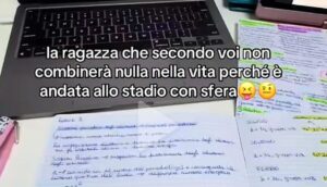 Une des 10 filles de Sfera à San Siro étudie pour le semestre filtre