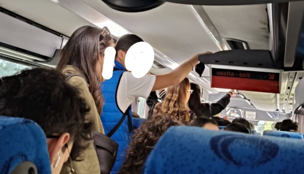 Une heure et demie de bus pour aller à l'université : le reportage